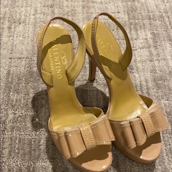 Valentino Patent Leather Bow Heels - Picture 2 of 4